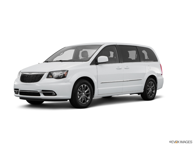 2016 Chrysler Town Country Van Near Kalamazoo F9127 2016 Chrysler Town Country Vehicle Photo In Paw Mi 49079