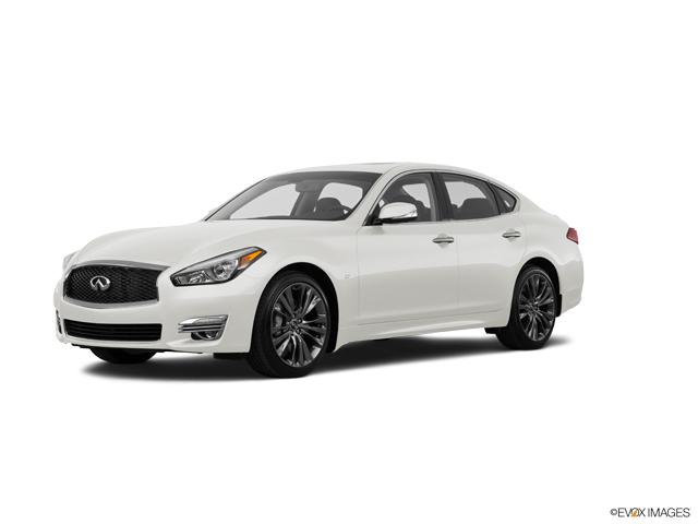 A 2018 INFINITI Q70 in Houston TX dealer Southwest INFINITI. Majestic